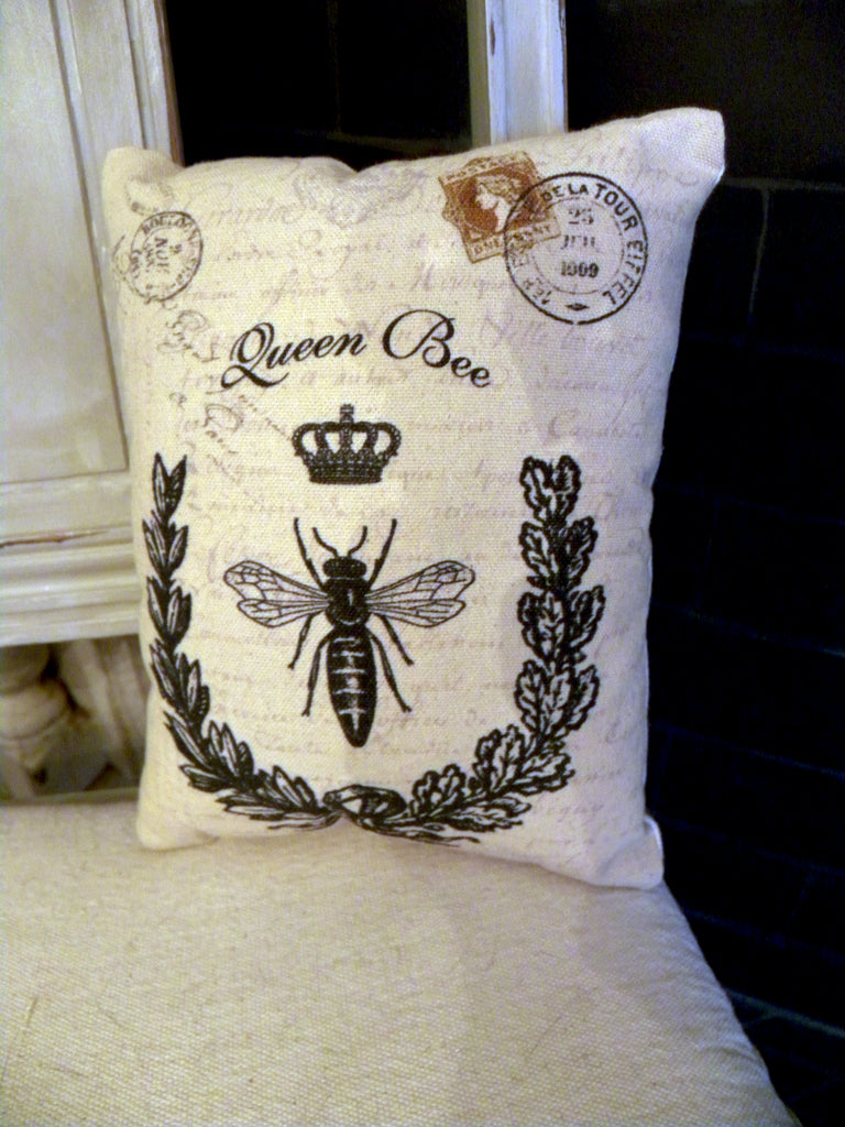 Pillow-Queen Bee - BELLAVINTAGEHOME